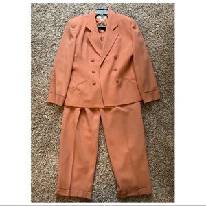 90’s VINTAGE Jones New York peach women’s pants suit